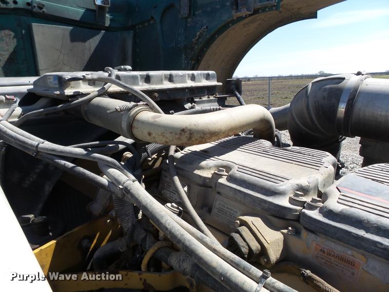 image for item K5119 2000 Peterbilt 379 semi truck