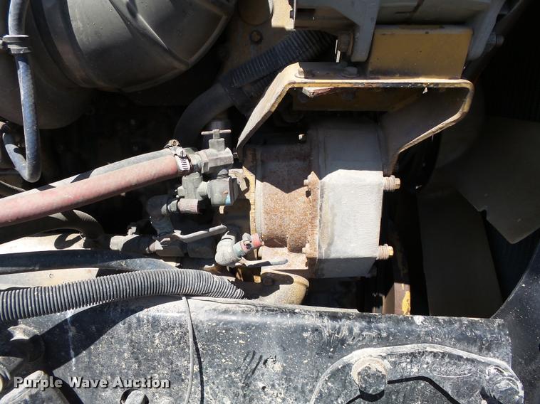 image for item K5119 2000 Peterbilt 379 semi truck