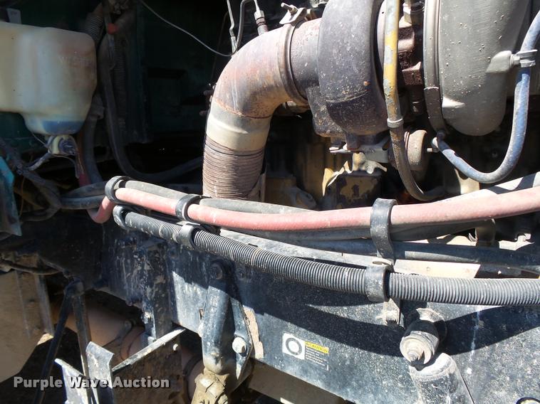 image for item K5119 2000 Peterbilt 379 semi truck