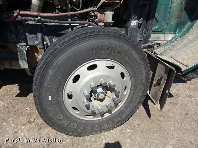 image for item K5119 2000 Peterbilt 379 semi truck