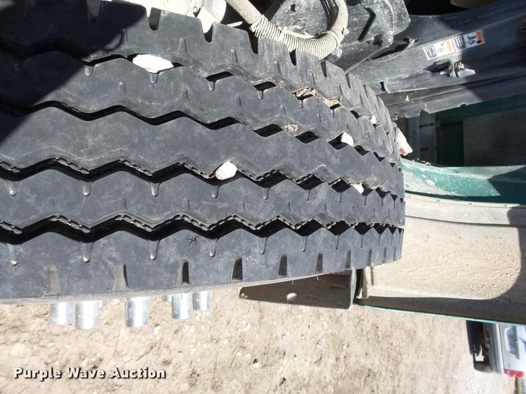 image for item K5119 2000 Peterbilt 379 semi truck