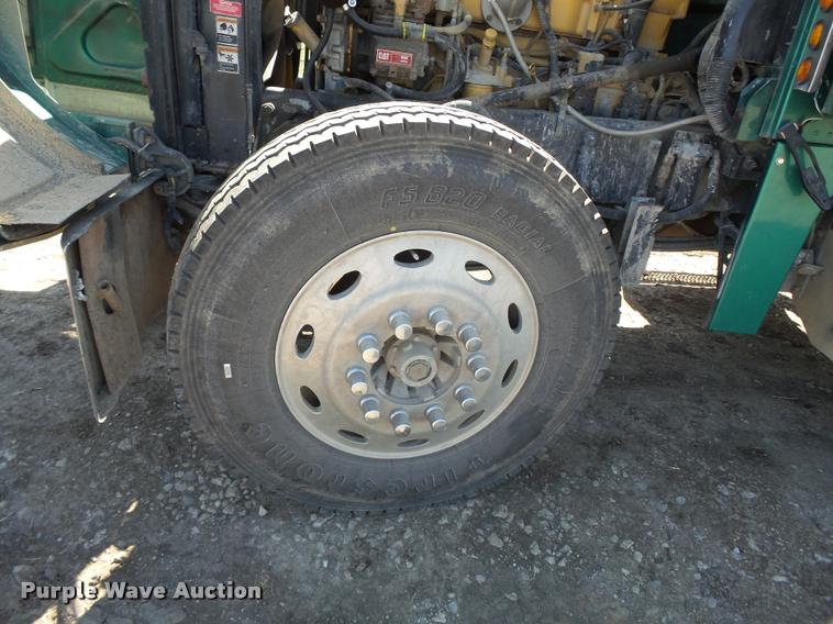 image for item K5119 2000 Peterbilt 379 semi truck