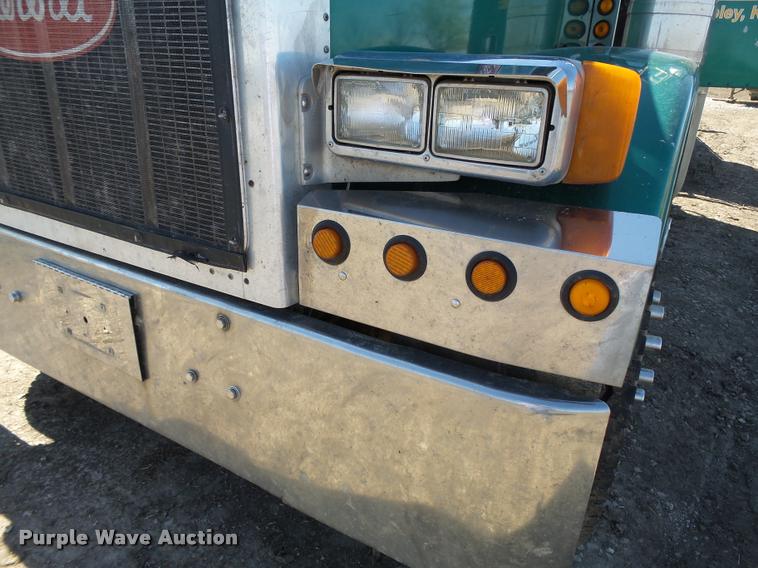 image for item K5119 2000 Peterbilt 379 semi truck