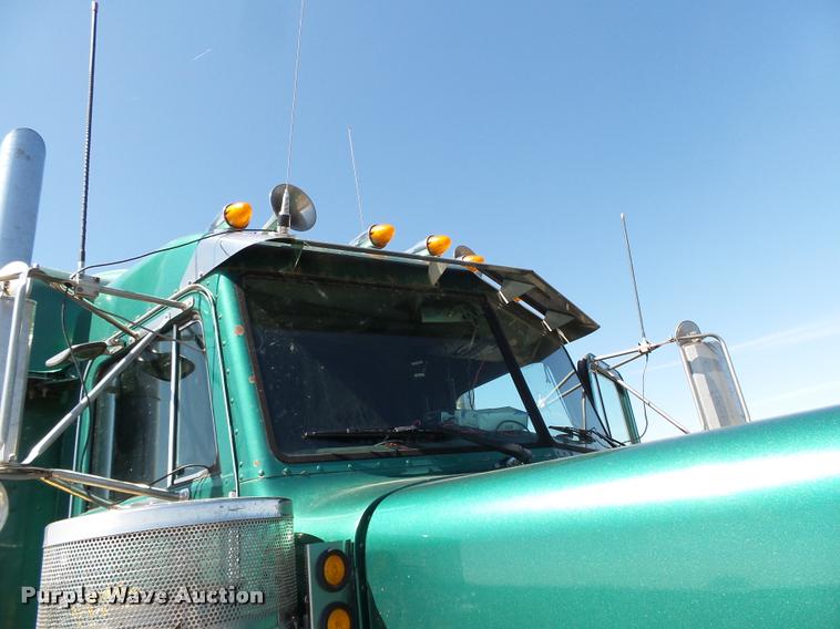 image for item K5119 2000 Peterbilt 379 semi truck