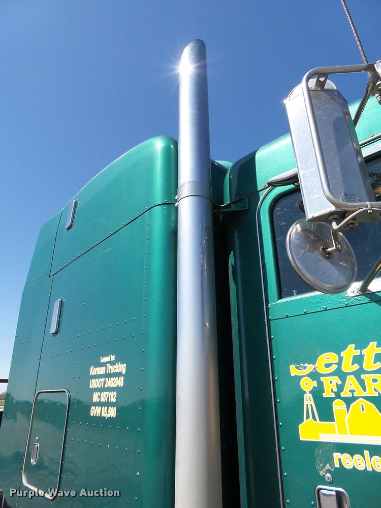 image for item K5119 2000 Peterbilt 379 semi truck