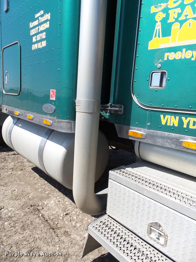 image for item K5119 2000 Peterbilt 379 semi truck