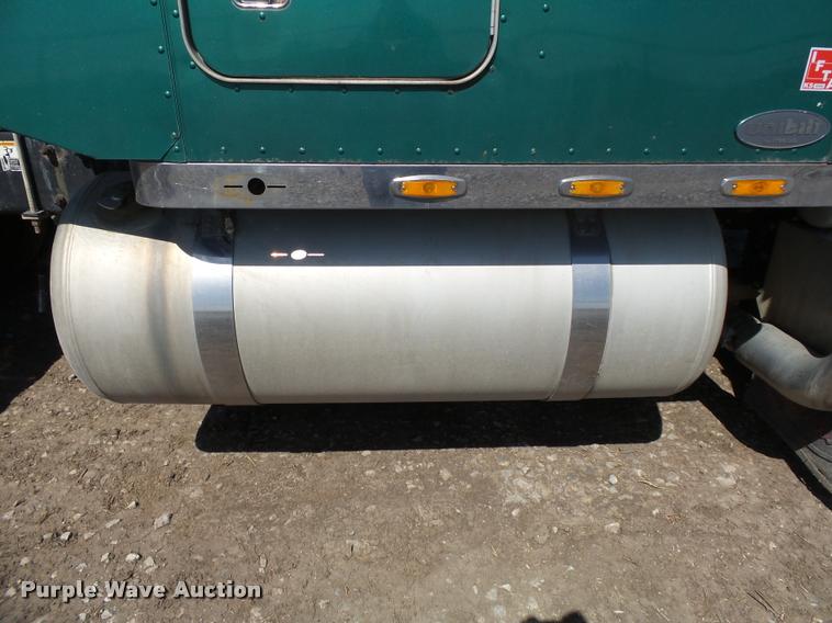 image for item K5119 2000 Peterbilt 379 semi truck