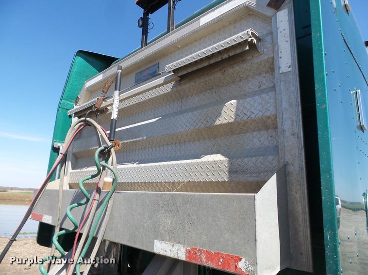 image for item K5119 2000 Peterbilt 379 semi truck