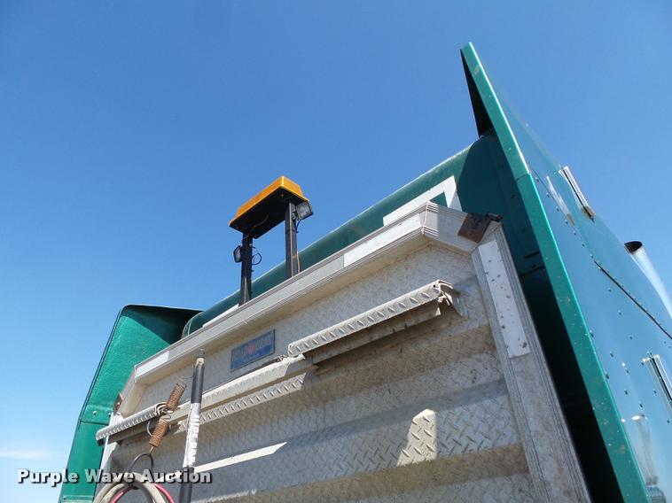 image for item K5119 2000 Peterbilt 379 semi truck