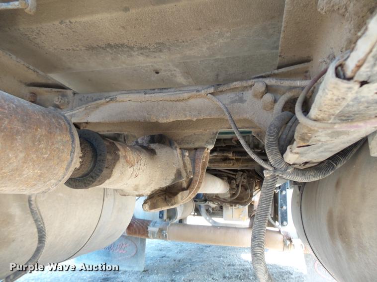 image for item K5119 2000 Peterbilt 379 semi truck