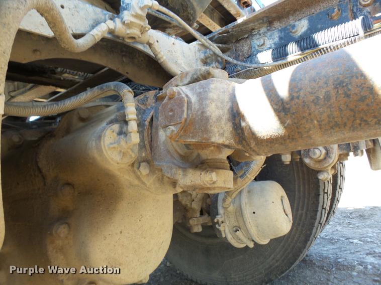 image for item K5119 2000 Peterbilt 379 semi truck