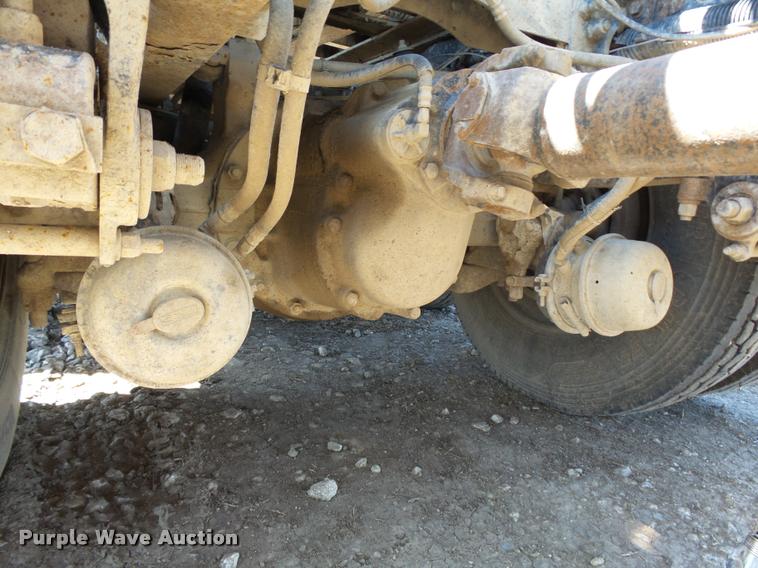 image for item K5119 2000 Peterbilt 379 semi truck