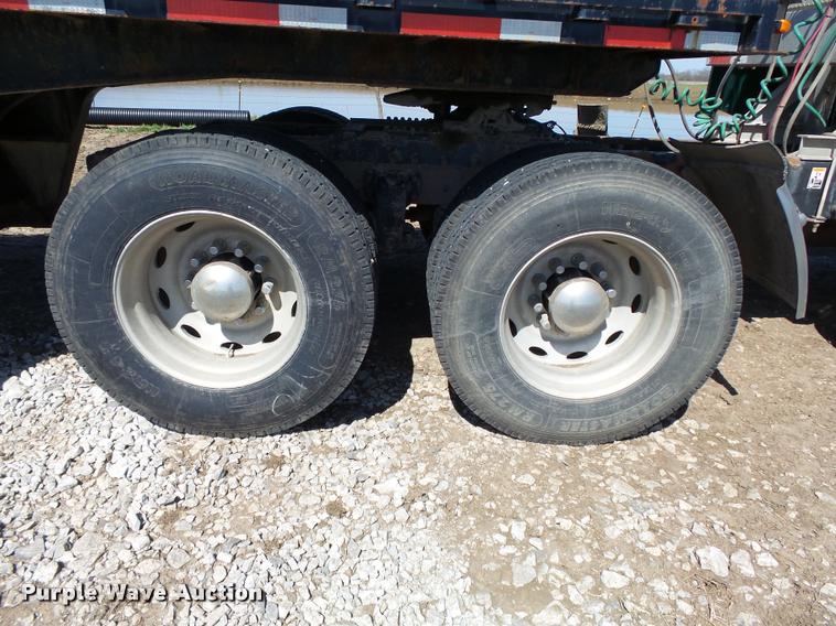 image for item K5119 2000 Peterbilt 379 semi truck