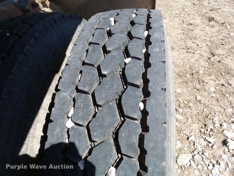 image for item K5119 2000 Peterbilt 379 semi truck