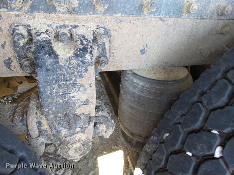 image for item K5119 2000 Peterbilt 379 semi truck