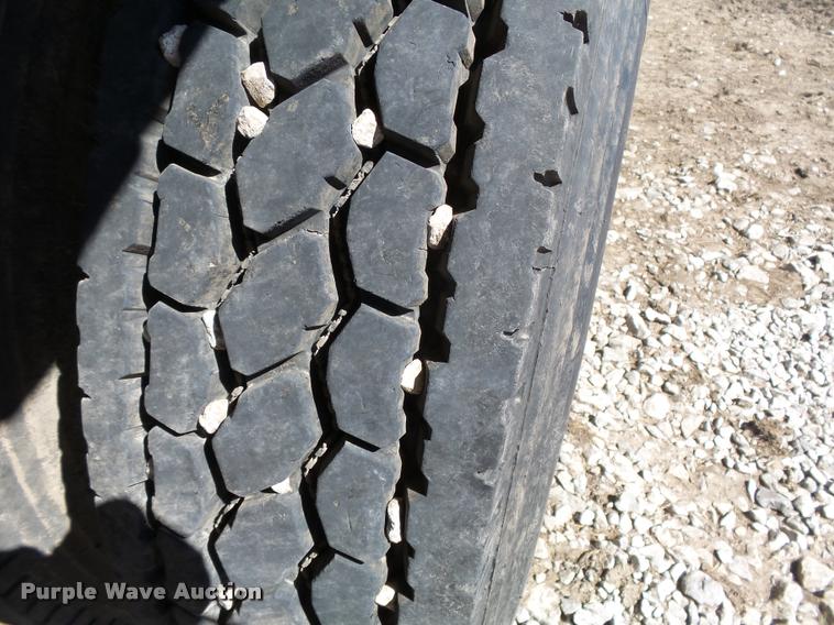 image for item K5119 2000 Peterbilt 379 semi truck