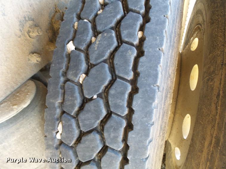 image for item K5119 2000 Peterbilt 379 semi truck