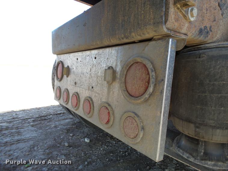 image for item K5119 2000 Peterbilt 379 semi truck