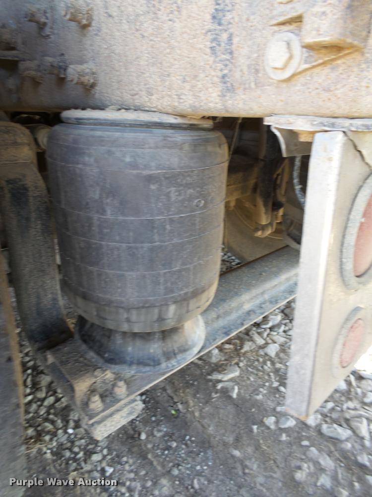 image for item K5119 2000 Peterbilt 379 semi truck