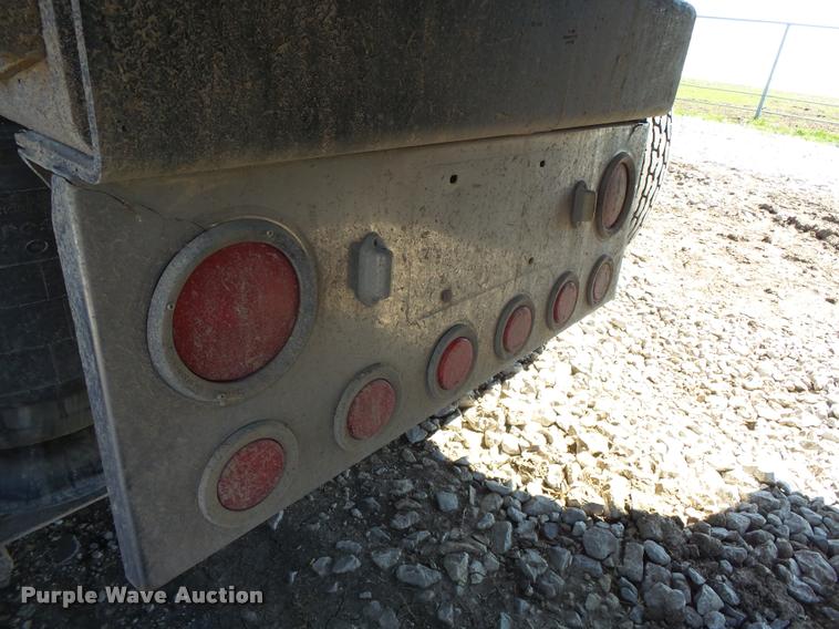 image for item K5119 2000 Peterbilt 379 semi truck