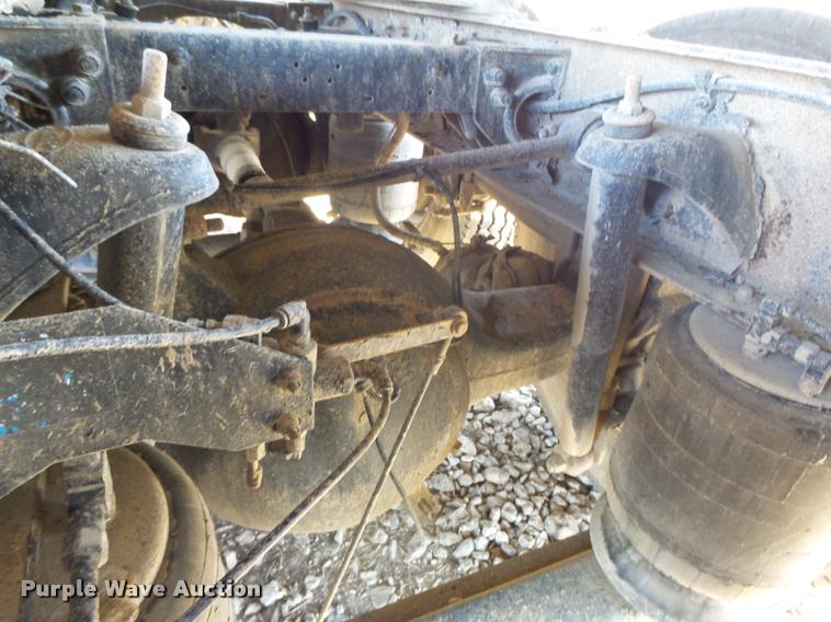 image for item K5119 2000 Peterbilt 379 semi truck