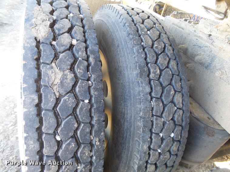 image for item K5119 2000 Peterbilt 379 semi truck