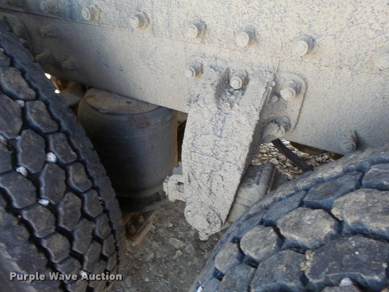 image for item K5119 2000 Peterbilt 379 semi truck