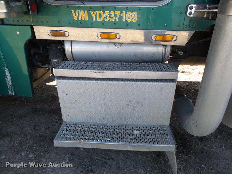 image for item K5119 2000 Peterbilt 379 semi truck