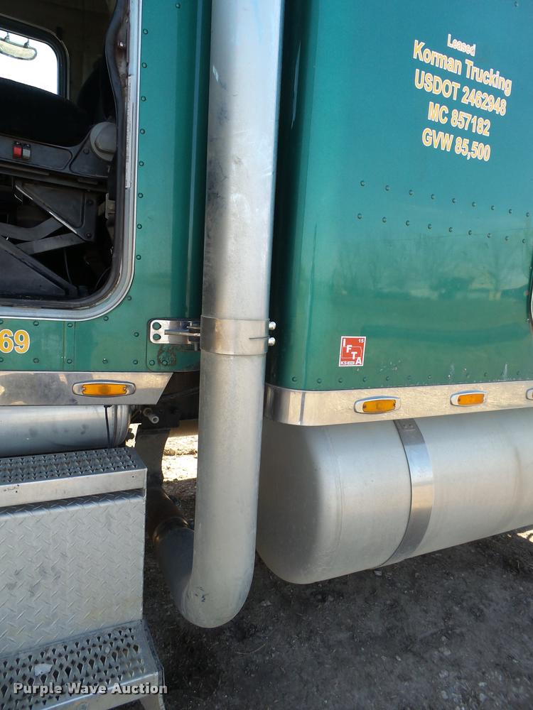 image for item K5119 2000 Peterbilt 379 semi truck