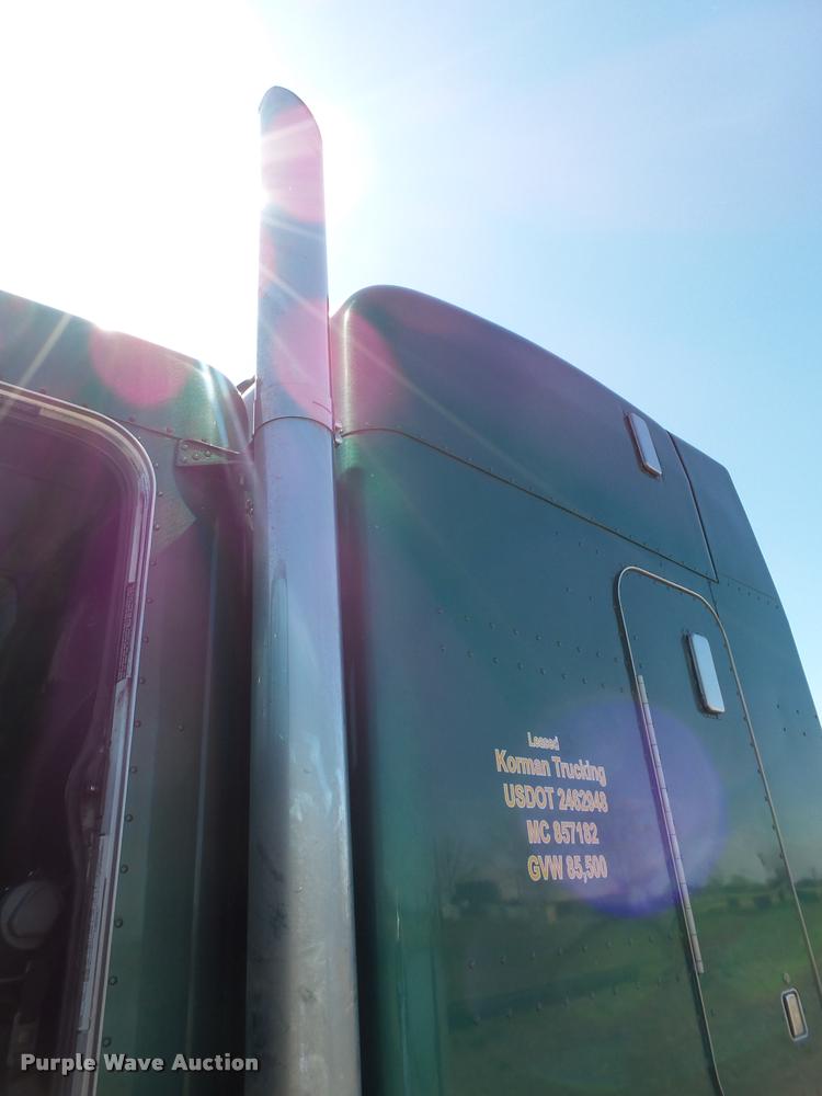 image for item K5119 2000 Peterbilt 379 semi truck