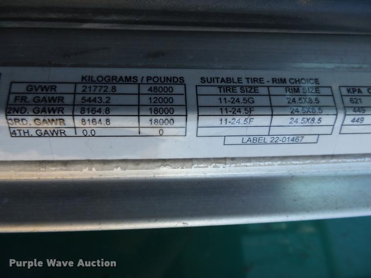 image for item K5119 2000 Peterbilt 379 semi truck