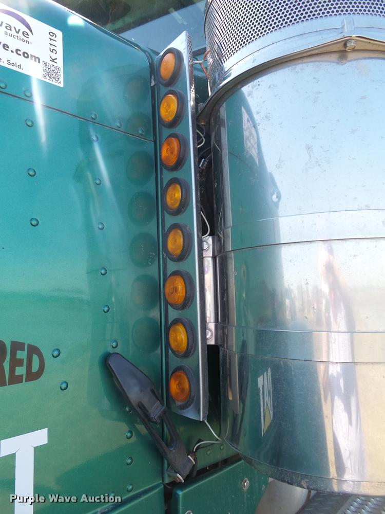 image for item K5119 2000 Peterbilt 379 semi truck