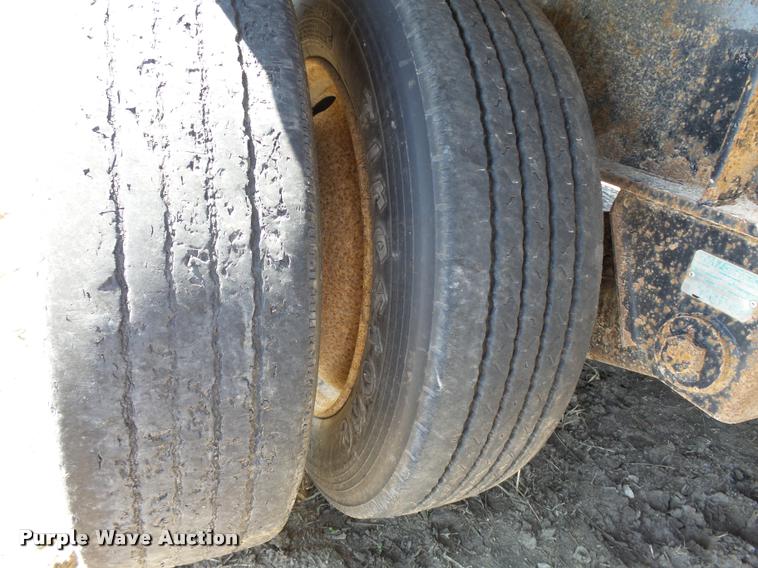 image for item K5120 2002 Global 4811SPD drop deck trailer