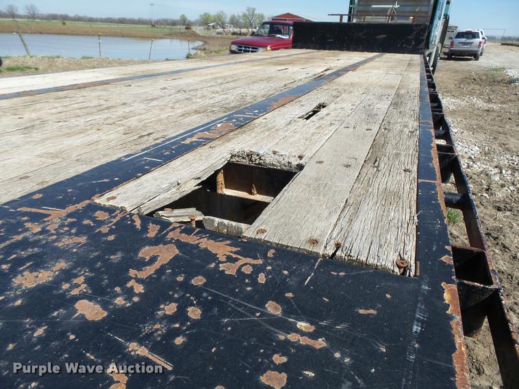 image for item K5120 2002 Global 4811SPD drop deck trailer