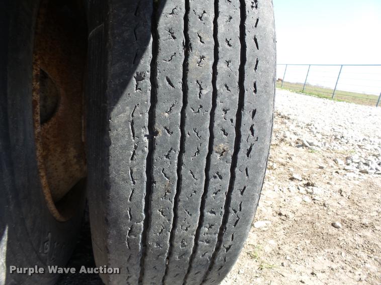 image for item K5120 2002 Global 4811SPD drop deck trailer