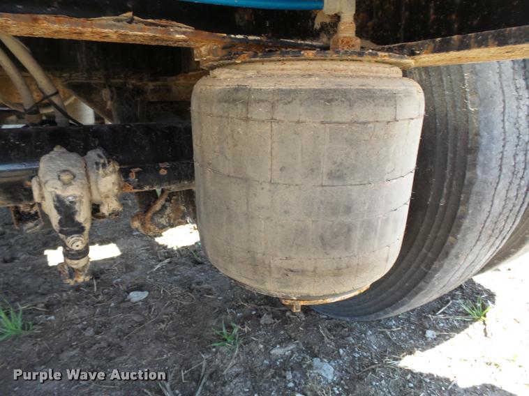 image for item K5120 2002 Global 4811SPD drop deck trailer