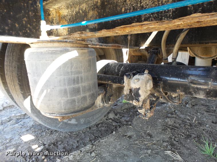 image for item K5120 2002 Global 4811SPD drop deck trailer