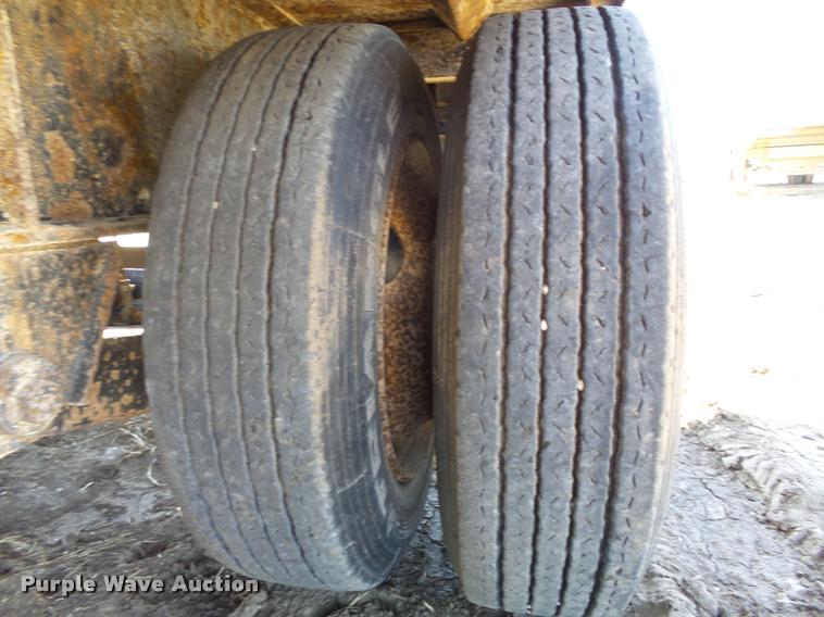 image for item K5120 2002 Global 4811SPD drop deck trailer