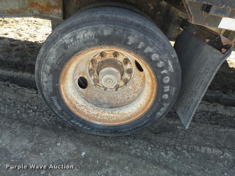 image for item K5120 2002 Global 4811SPD drop deck trailer