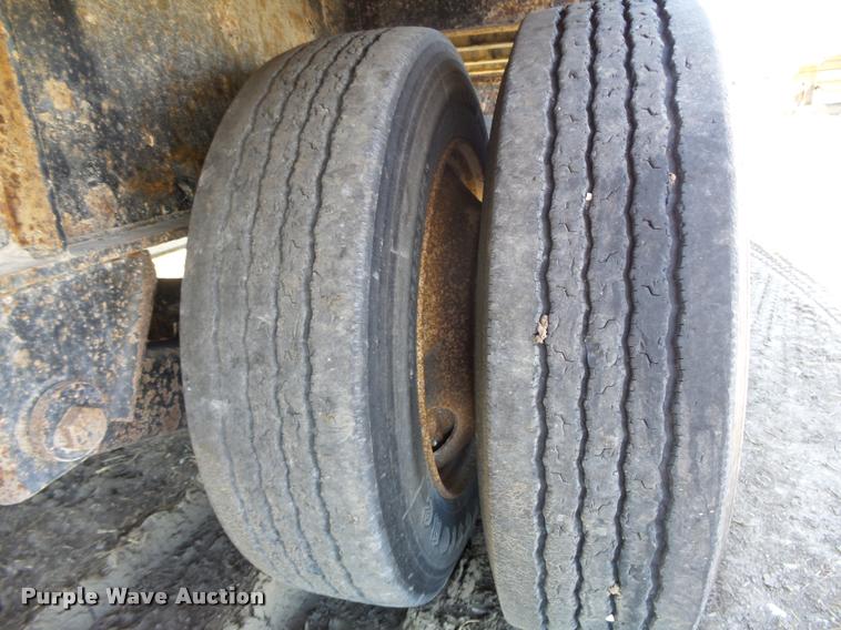 image for item K5120 2002 Global 4811SPD drop deck trailer