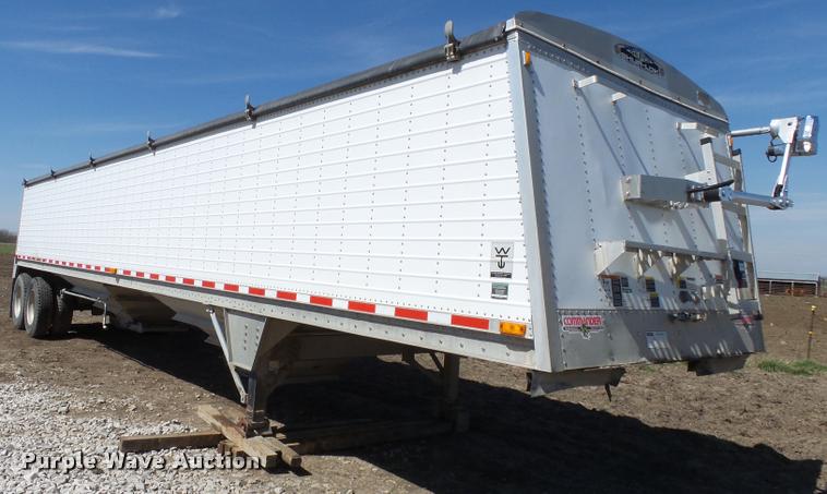 image for item K5121 2002 Wilson DWH400-C double hopper grain trailer