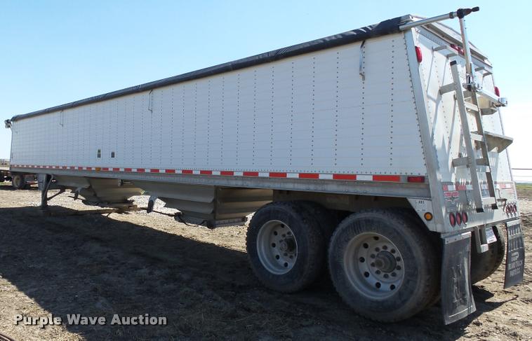 image for item K5121 2002 Wilson DWH400-C double hopper grain trailer