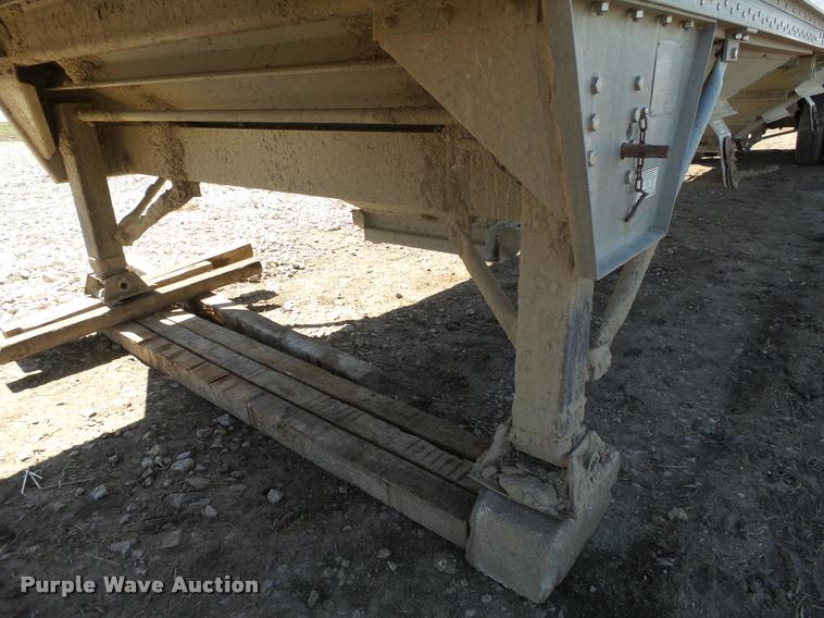image for item K5121 2002 Wilson DWH400-C double hopper grain trailer