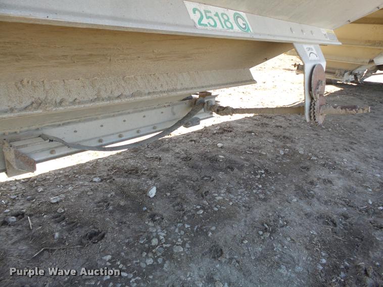 image for item K5121 2002 Wilson DWH400-C double hopper grain trailer