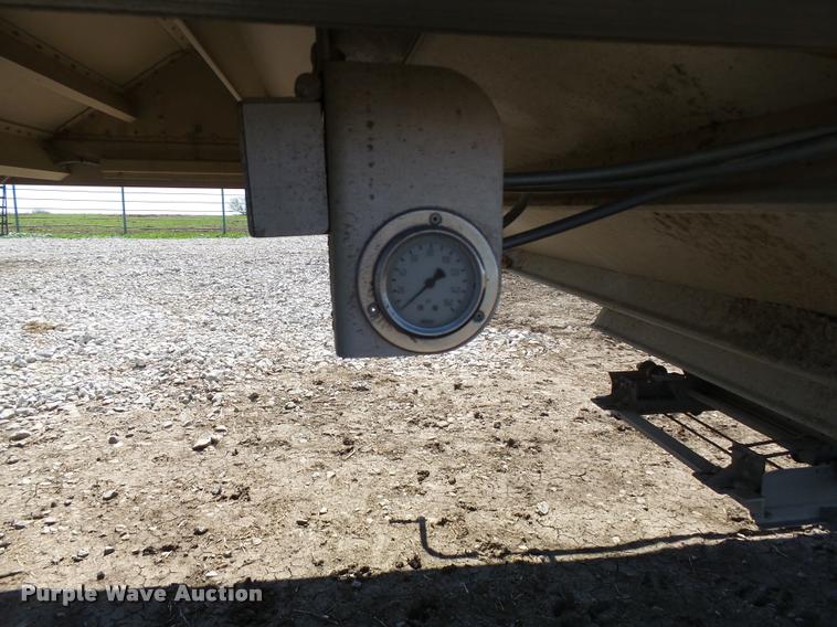 image for item K5121 2002 Wilson DWH400-C double hopper grain trailer