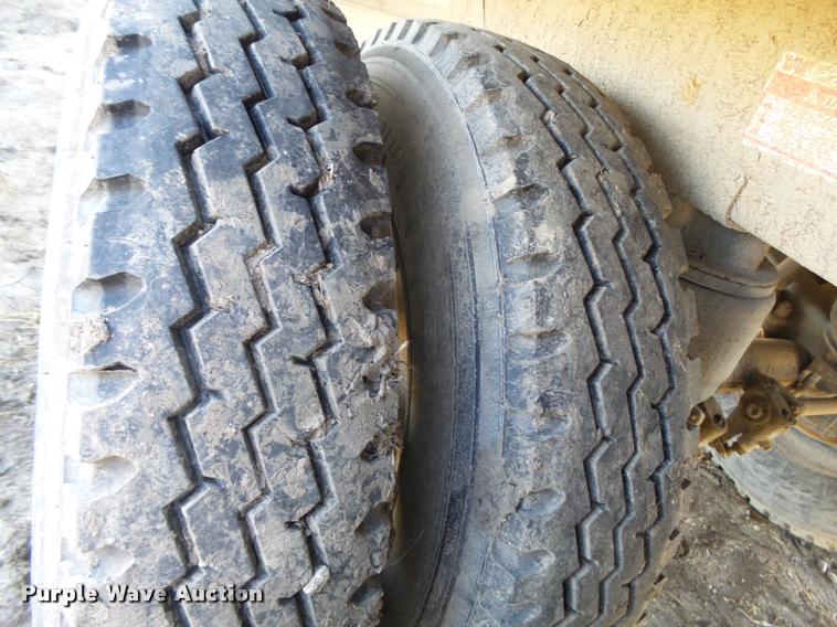 image for item K5121 2002 Wilson DWH400-C double hopper grain trailer