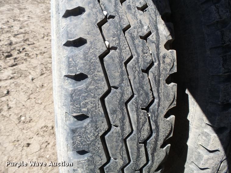 image for item K5121 2002 Wilson DWH400-C double hopper grain trailer