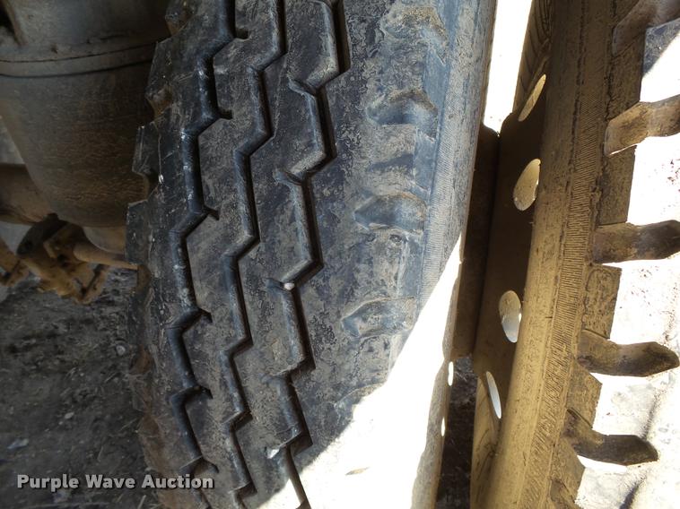 image for item K5121 2002 Wilson DWH400-C double hopper grain trailer