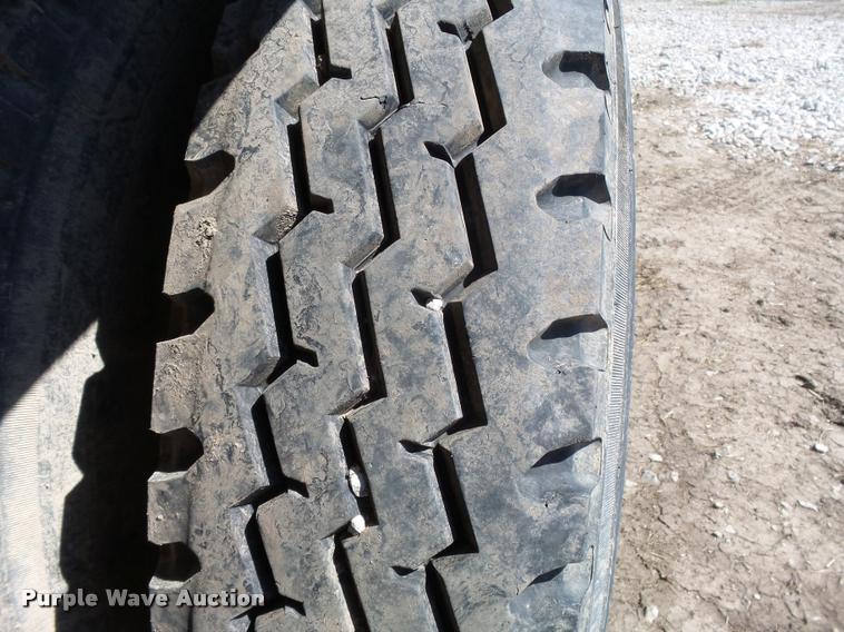 image for item K5121 2002 Wilson DWH400-C double hopper grain trailer