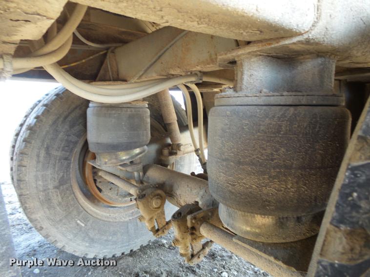 image for item K5121 2002 Wilson DWH400-C double hopper grain trailer